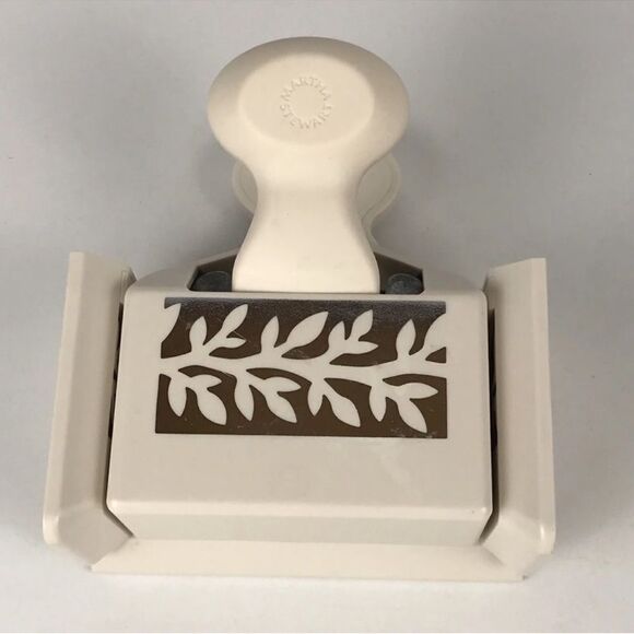 MARTHA STEWART Ivory Corner + Border Paper Punch Around the Page Vine Trim - Picture 1 of 7